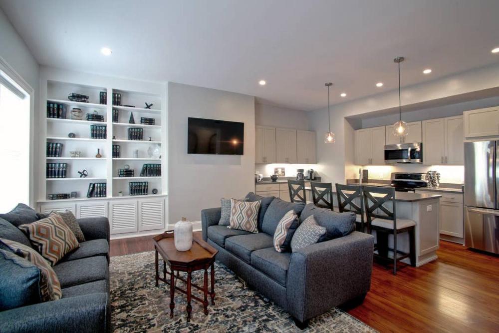 Newly Renovated 4 bed 3 bath and 2 Parking Spots